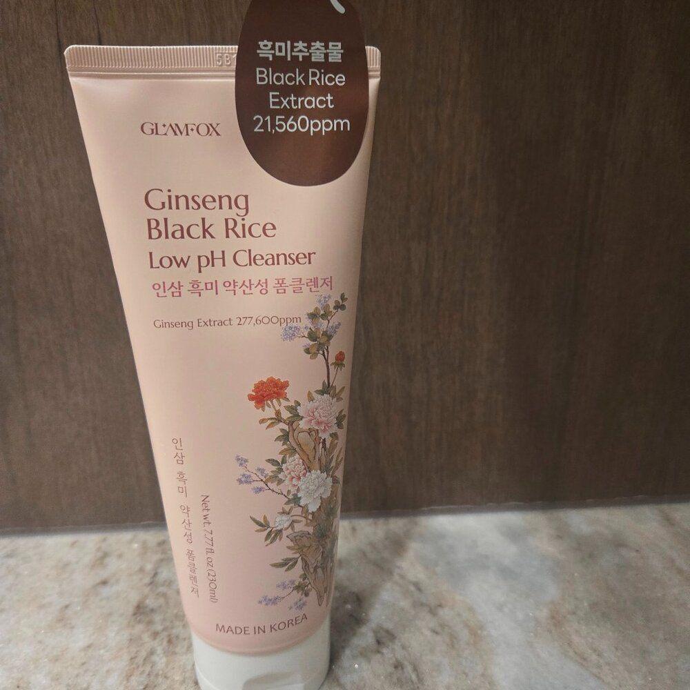 NWT Ginseng Black Rice Low pH cleanser sealed